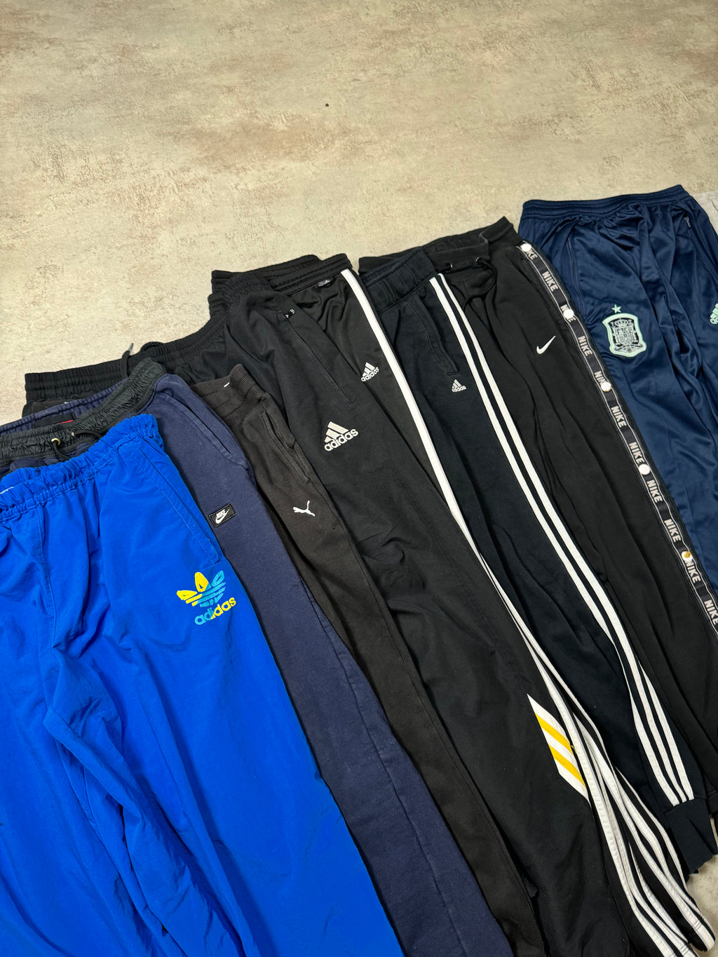 Vintage Surprise Trackpants Box – Mixed Brands