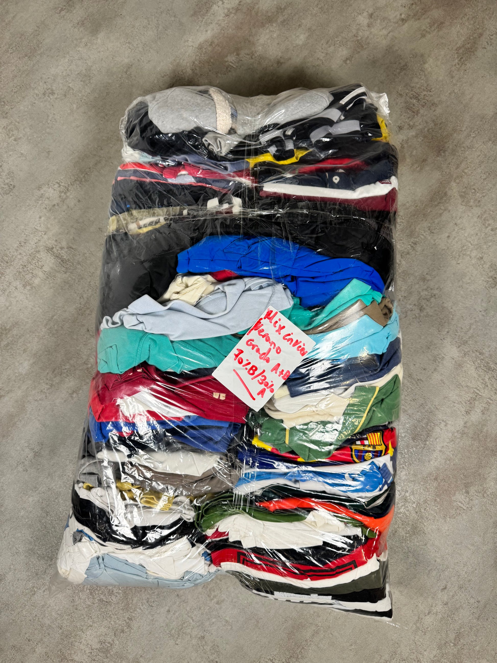 Lote Premium de Ropa de Marca Vintage – 70% Grado B / 30% Grado A